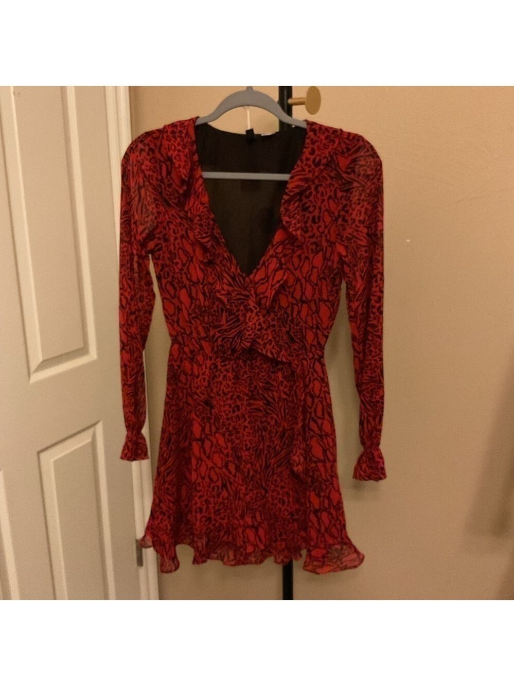 H&M Fit and flare Mini dress with long sleeves and ruffles. Size. 2